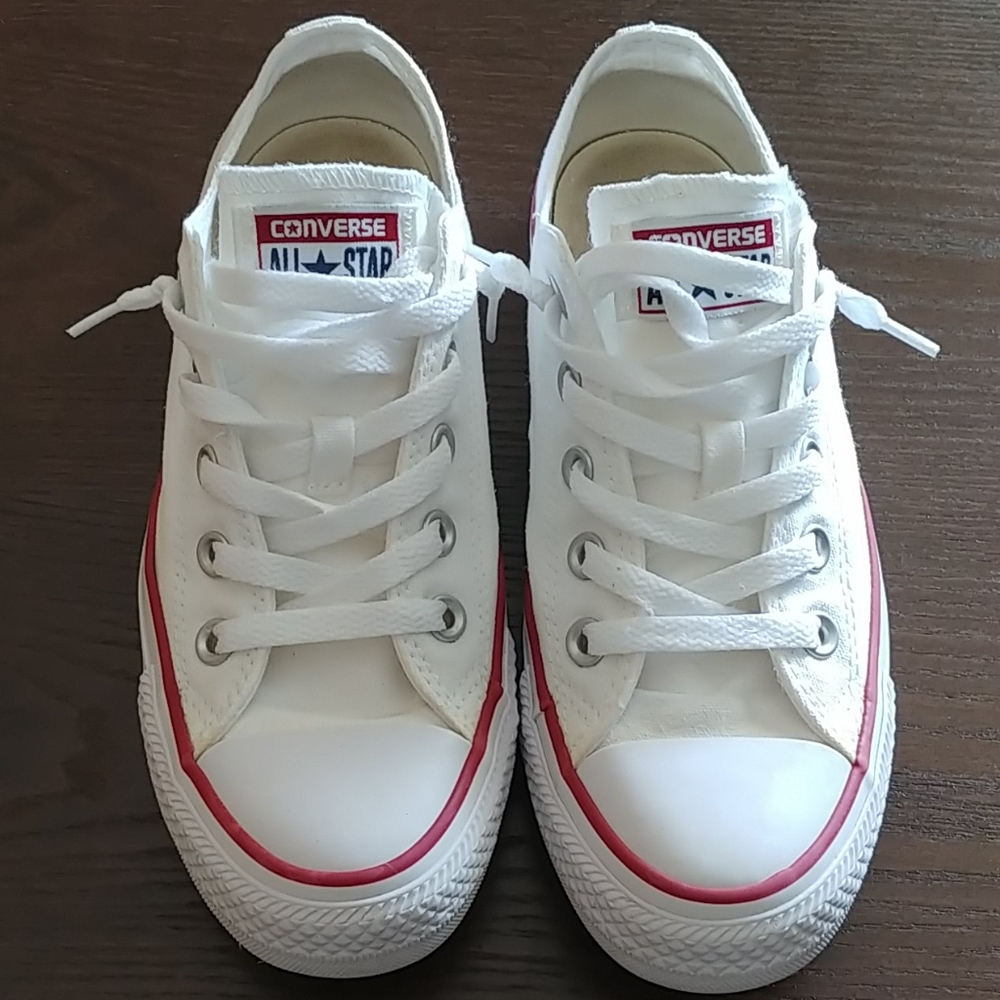 Unisex converse size 4 mens, 6 womens